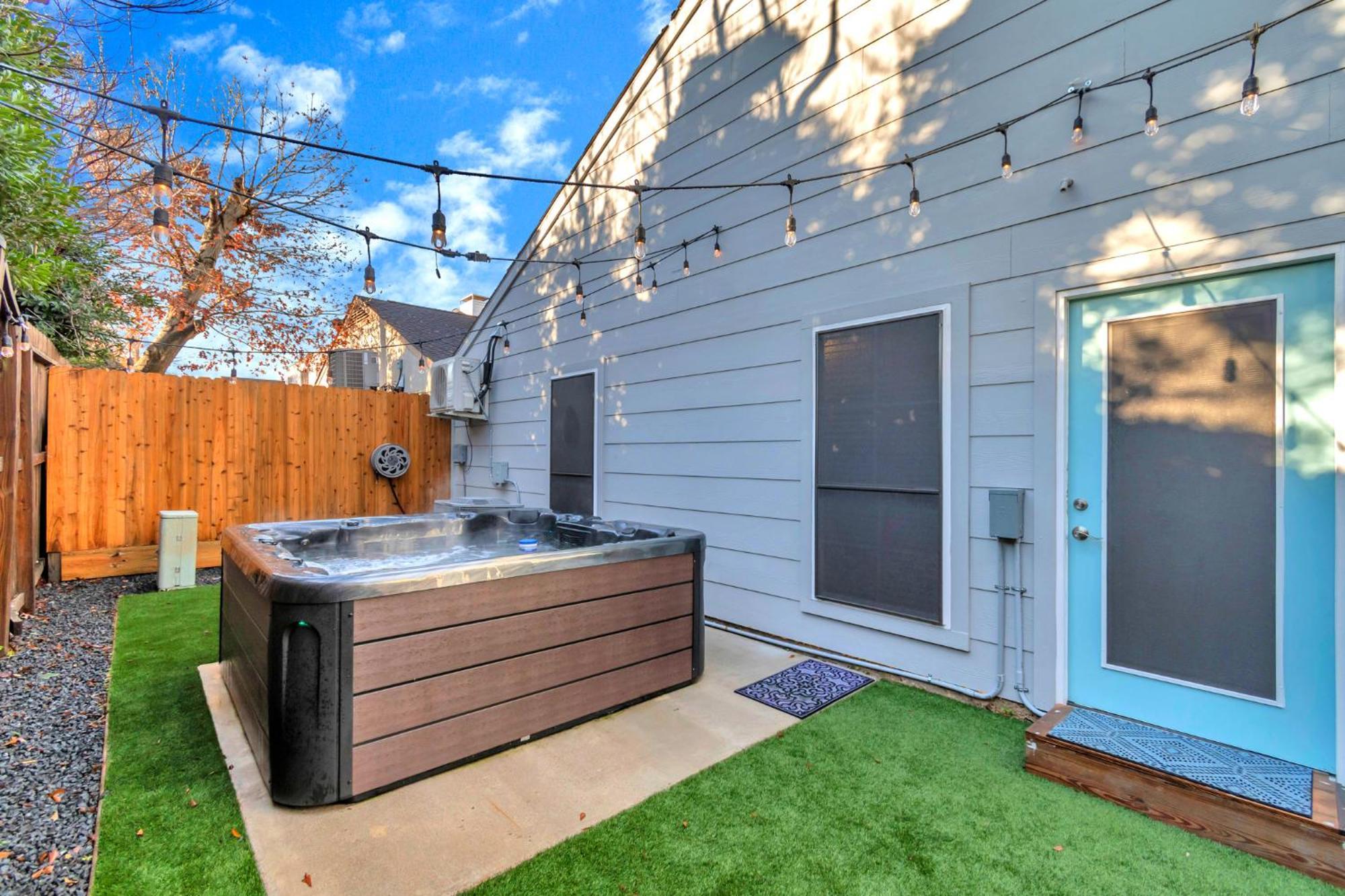 1976 Accessiblegem Jacuzzi Sleep13 Chinatown 20Mins Dt Villa Houston Exterior photo