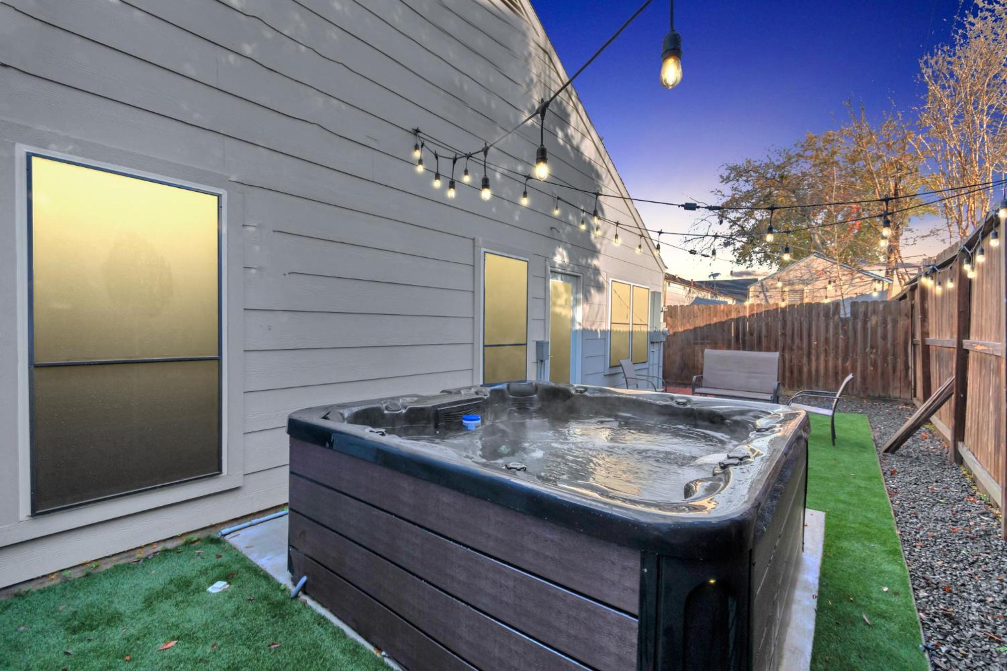 1976 Accessiblegem Jacuzzi Sleep13 Chinatown 20Mins Dt Villa Houston Exterior photo