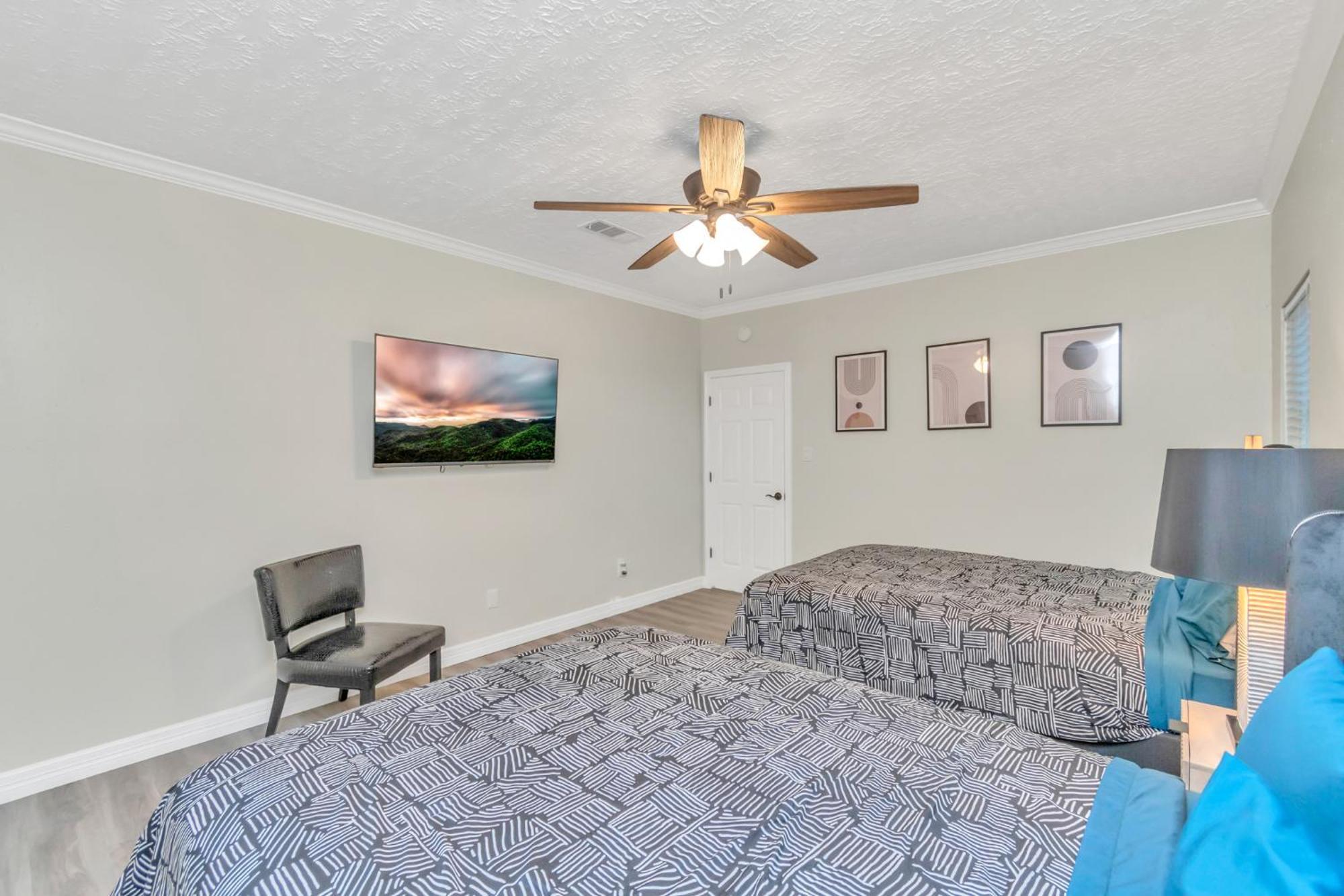 1976 Accessiblegem Jacuzzi Sleep13 Chinatown 20Mins Dt Villa Houston Exterior photo