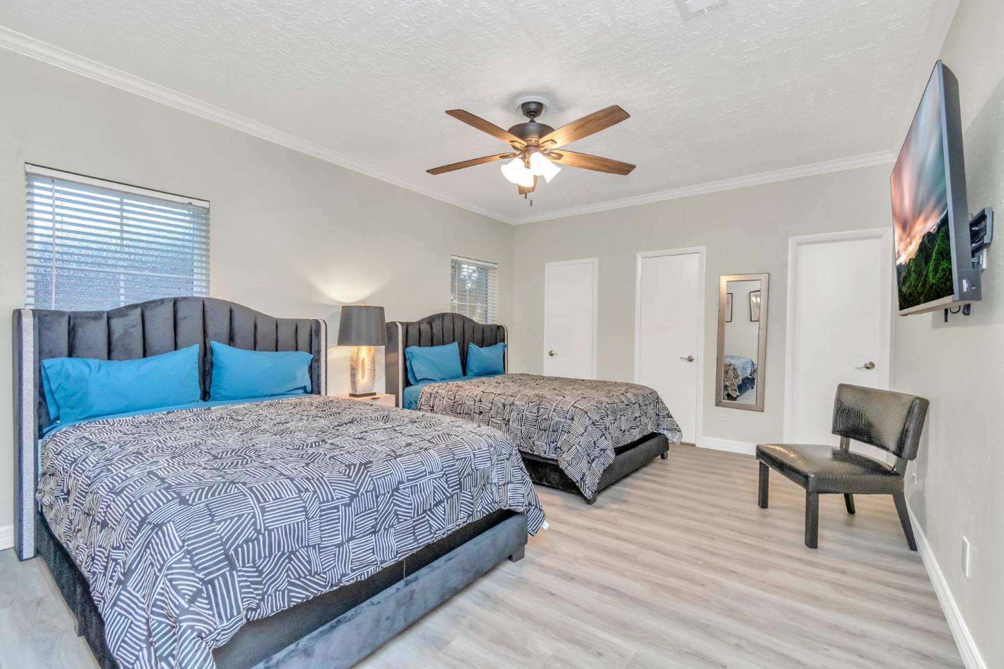 1976 Accessiblegem Jacuzzi Sleep13 Chinatown 20Mins Dt Villa Houston Exterior photo